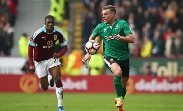 [中超]达万禁区内送回敲 曹永竞世界波破门